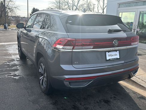 Used 2025 Volkswagen Atlas Cross Sport SE image 10