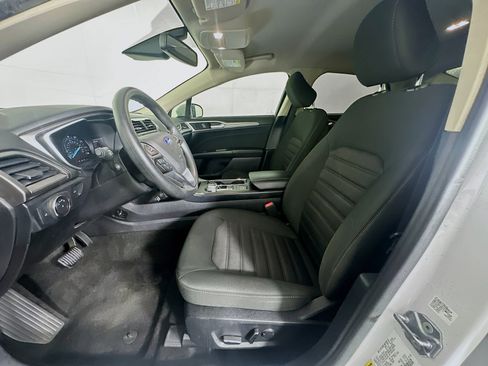 Used 2020 Ford Fusion SE FWD image 13
