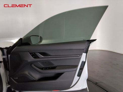 Used 2022 Porsche Taycan image 42