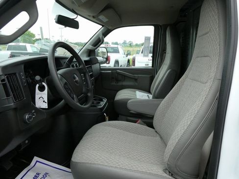 New 2025 GMC Savana 3500 w/ Driver Convenience Package RWD image 34