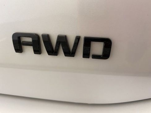 Used 2023 Chevrolet Equinox Premier image 31