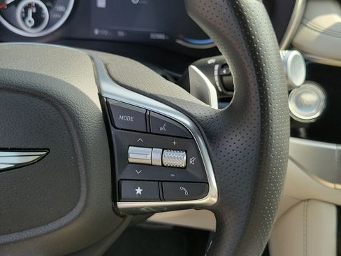 Used 2025 Genesis G70 2.5T RWD image 27