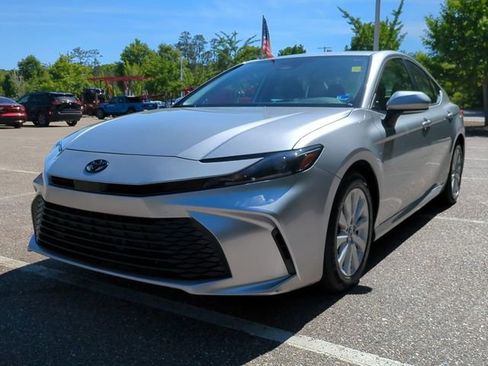 Used 2025 Toyota Camry LE w/ Convenience Package FWD image 8
