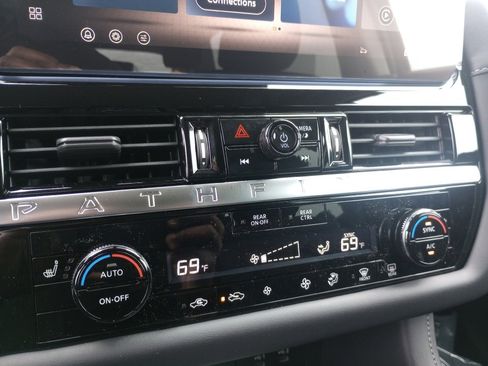 New 2026 Nissan Pathfinder SV image 17