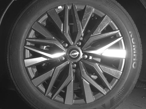 Used 2025 Nissan Altima 2.5 SV FWD image 12