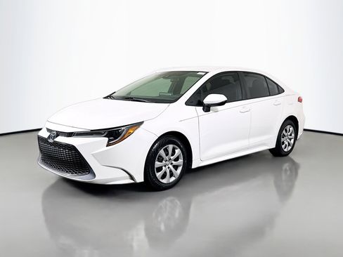 Used 2021 Toyota Corolla LE FWD image 4