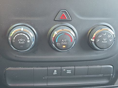 Used 2019 RAM 1500 Classic SLT RWD image 22