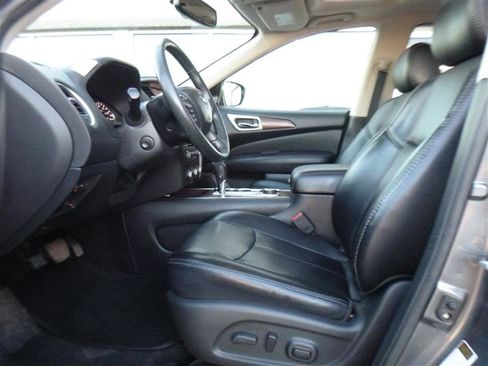 Used 2017 Nissan Pathfinder Platinum w/ Cargo Package image 5