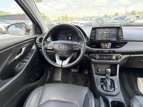 Used 2020 Hyundai Elantra GT w/ Style Package 02 FWD image 3