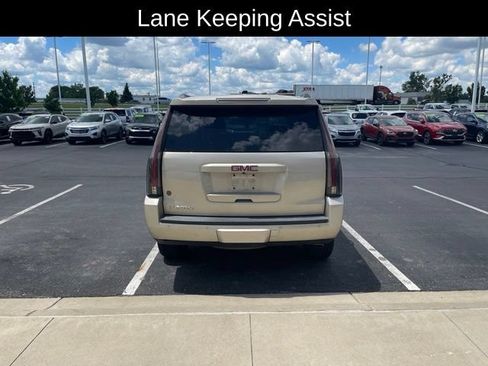 Used 2017 GMC Yukon SLT w/ Premium Edition AWD/4WD image 4