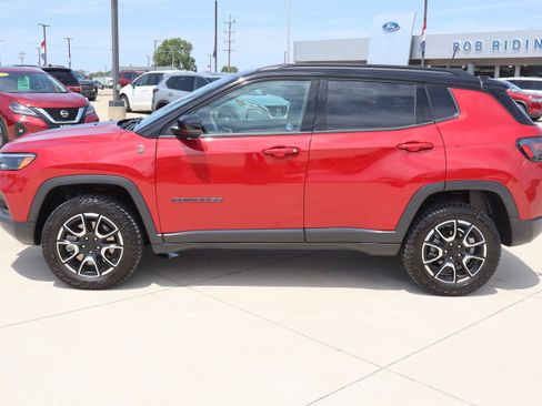Used 2024 Jeep Compass Trailhawk w/ Trailhawk Elite Group AWD/4WD image 9
