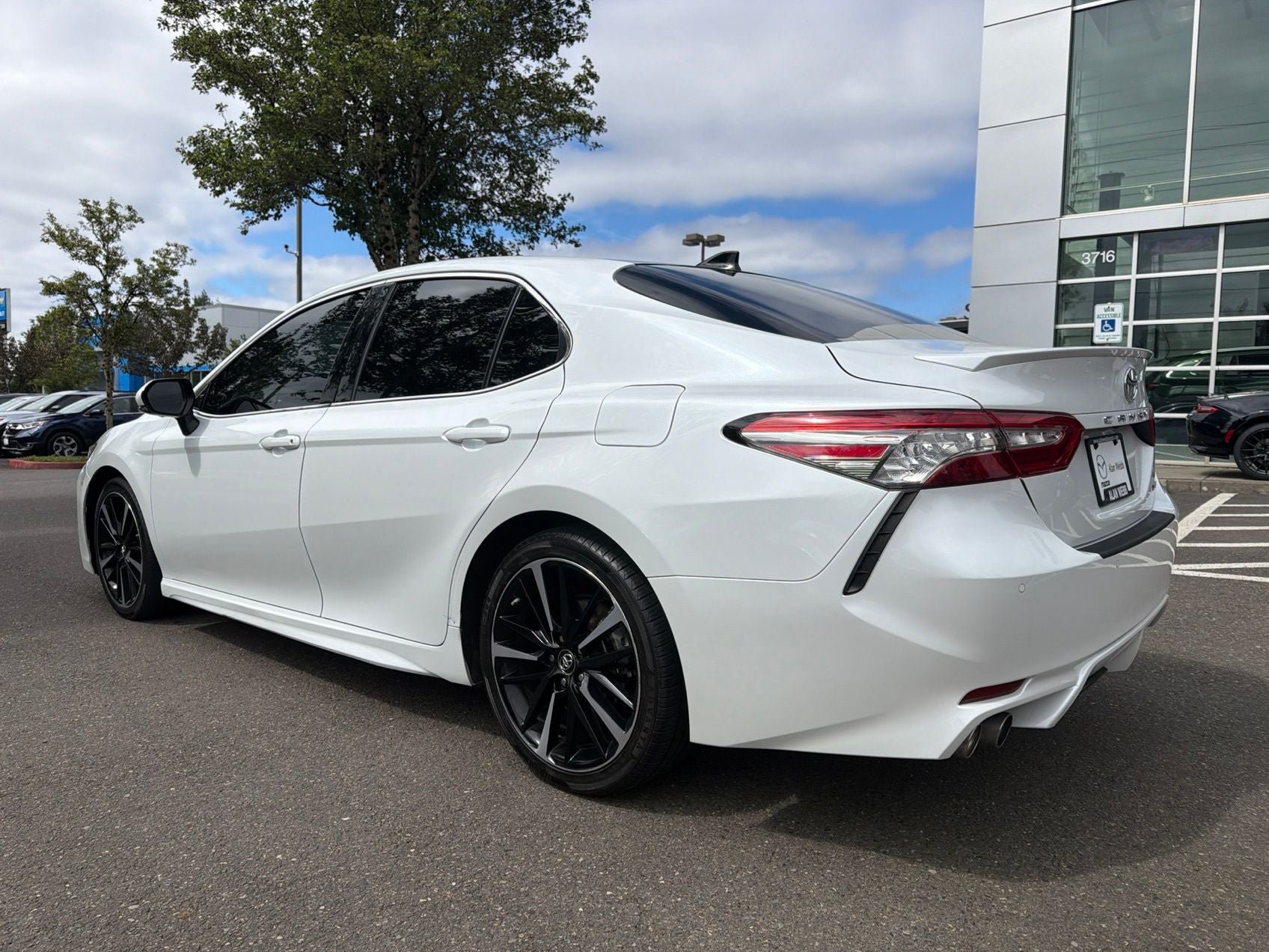 Used 2018 Toyota Camry XSE w/ Driver Assist Package FWD image 2