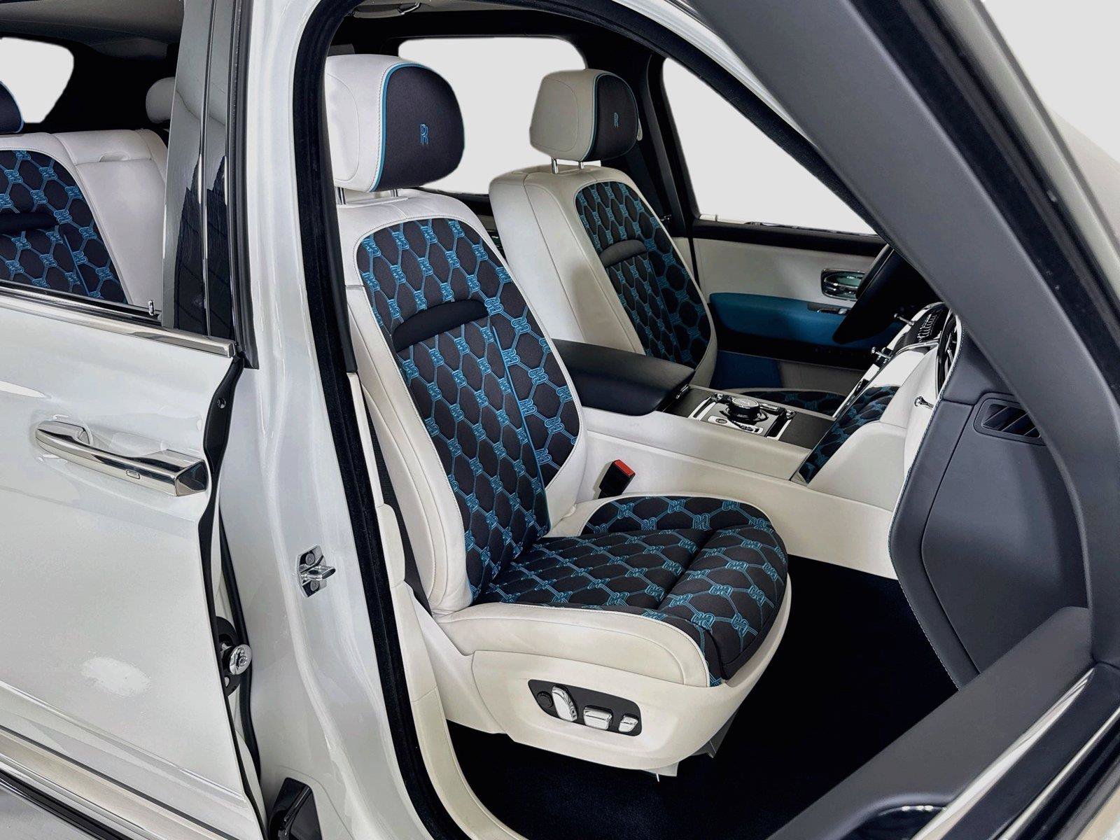Used 2025 Rolls-Royce Cullinan AWD/4WD image 35