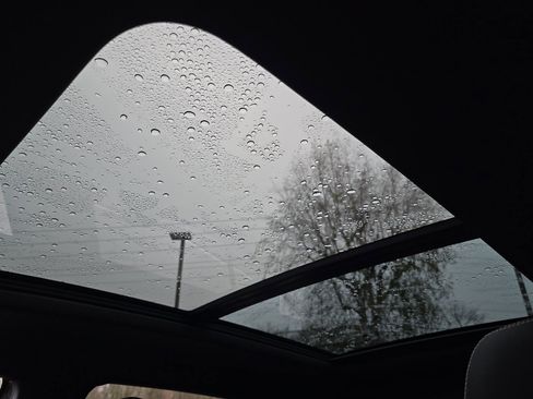 Used 2021 Volkswagen Atlas Cross Sport SE image 16