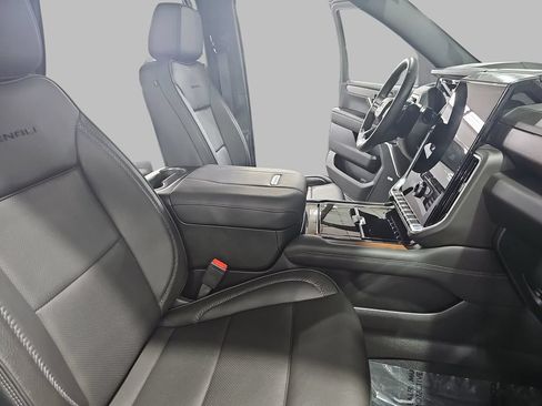Used 2026 GMC Yukon Denali w/ Sun & Power Step Package AWD/4WD image 13