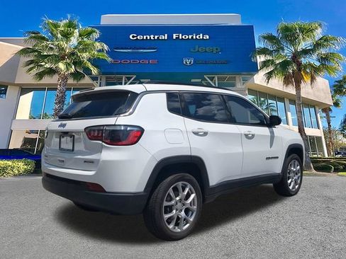 Used 2023 Jeep Compass Latitude AWD/4WD image 5