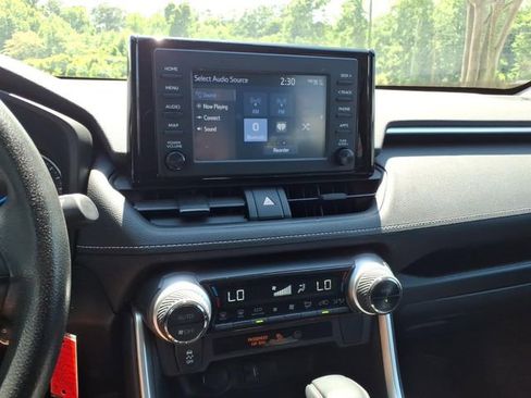 Used 2019 Toyota RAV4 LE w/ Carpet Mat Package AWD/4WD image 18