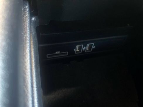 Used 2017 Mercedes-Benz E 300 4MATIC image 22