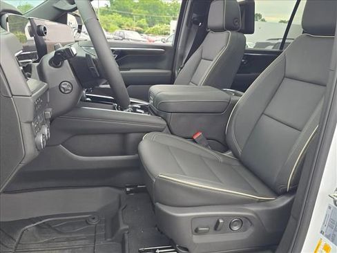New 2026 Chevrolet Suburban Premier AWD/4WD image 16