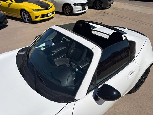 Used 2019 MAZDA MX-5 Miata RF Club w/ I-ACTIVSENSE Sport Package RWD image 10