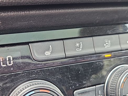 Certified 2024 Volkswagen Taos SEL AWD/4WD image 13