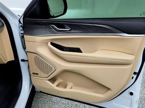 Used 2021 Jeep Grand Cherokee L Limited image 28