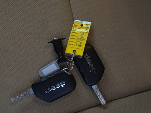 Used 2023 Jeep Gladiator Sport AWD/4WD image 35