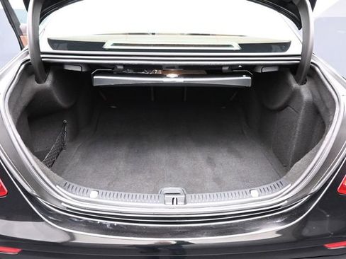 Used 2018 Mercedes-Benz E 300 4MATIC image 37