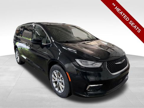 Used 2023 Chrysler Pacifica Touring-L w/ Uconnect Theater Family Group AWD/4WD image 9