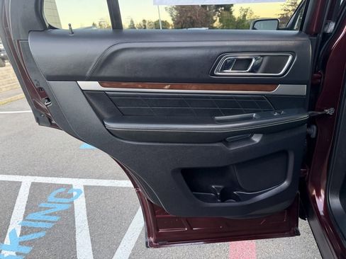 Used 2019 Ford Explorer Platinum image 32