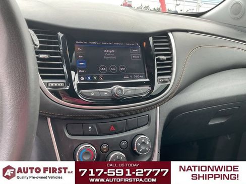 Used 2022 Chevrolet Trax LT w/ LT Convenience Package AWD/4WD image 26
