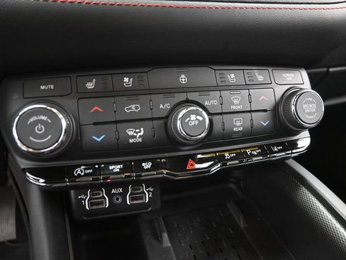 Used 2025 Dodge Durango GT AWD/4WD image 21