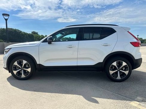 Certified 2024 Volvo XC40 B5 Plus w/ Climate Package AWD/4WD image 5