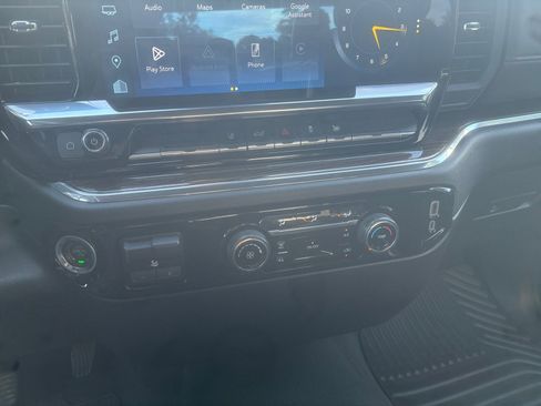 Used 2024 Chevrolet Silverado 2500 LT image 27