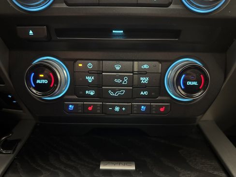 Used 2018 Ford F150 Platinum w/ Equipment Group 701A Luxury image 41