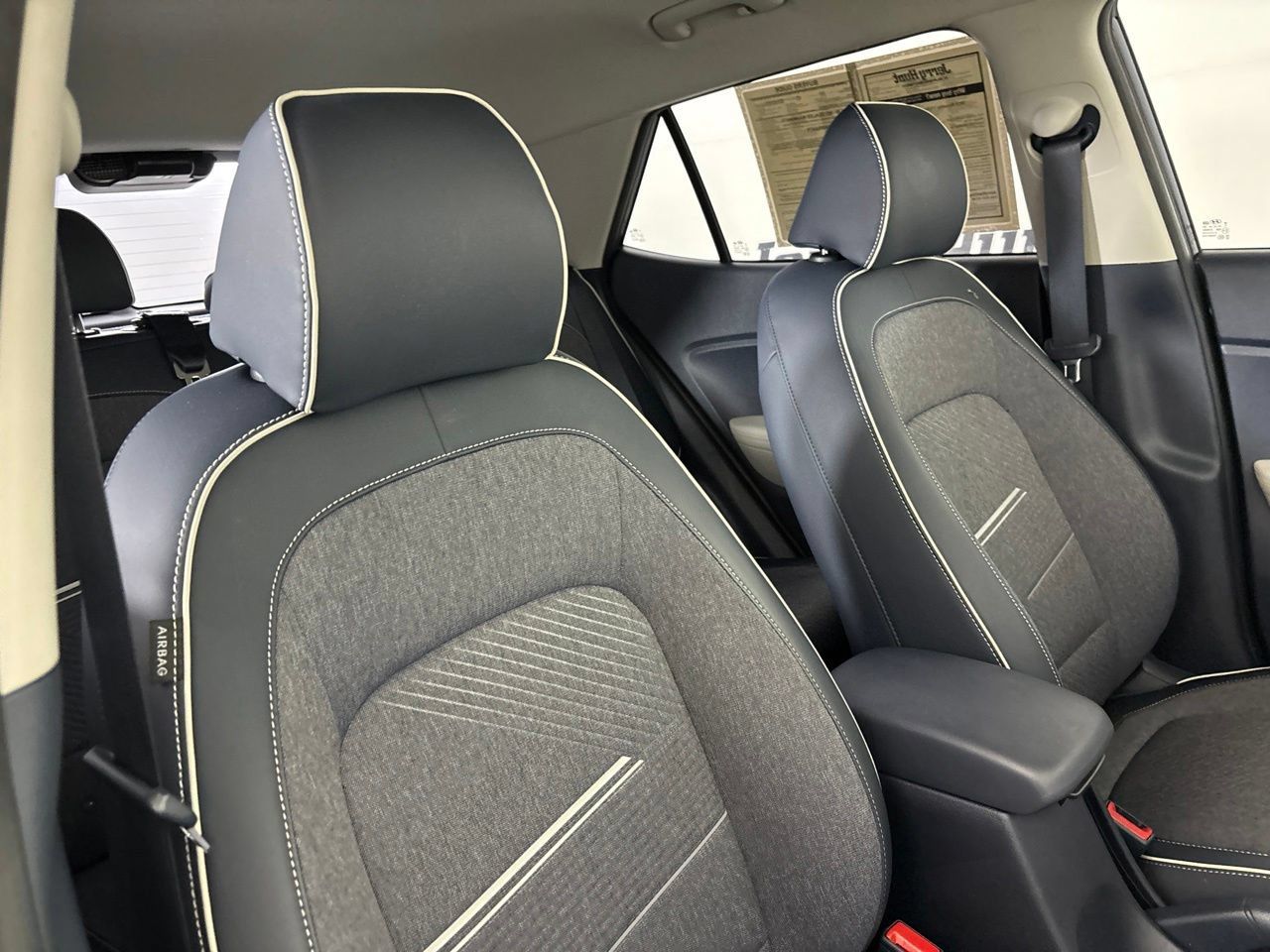 Used 2023 Hyundai Venue Limited FWD image 29