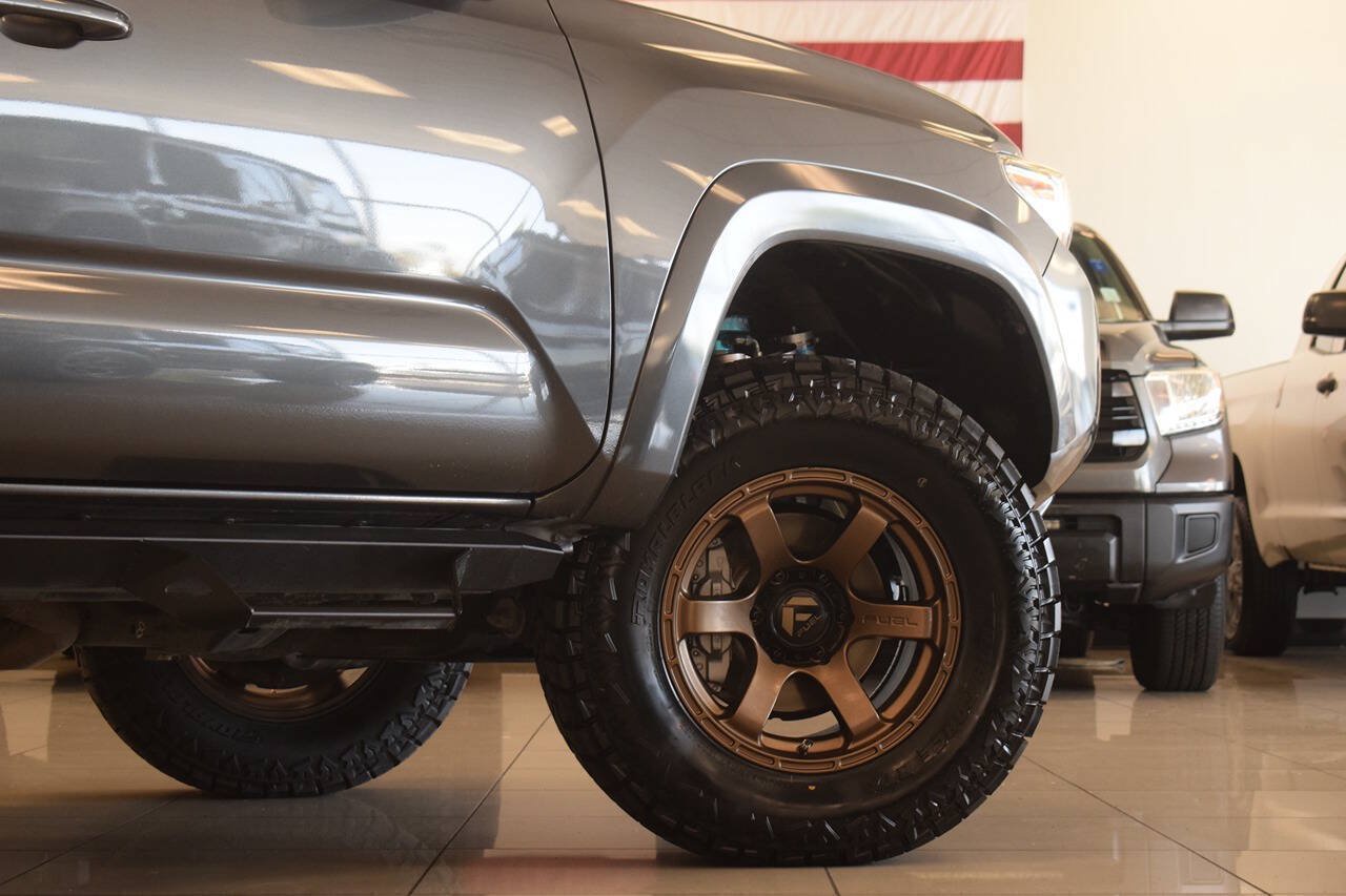 Used 2017 Toyota Tacoma TRD Sport w/ Tow Package (A/T) AWD/4WD image 25