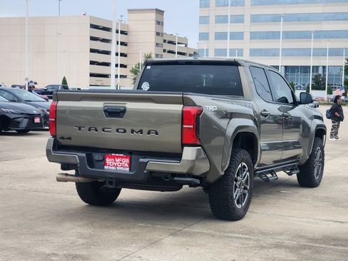 Used 2025 Toyota Tacoma TRD Sport AWD/4WD image 5