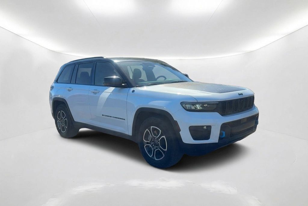 Used 2022 Jeep Grand Cherokee Trailhawk AWD/4WD image 3