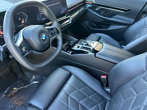 Used 2024 BMW 530i w/ Convenience Package RWD image 4
