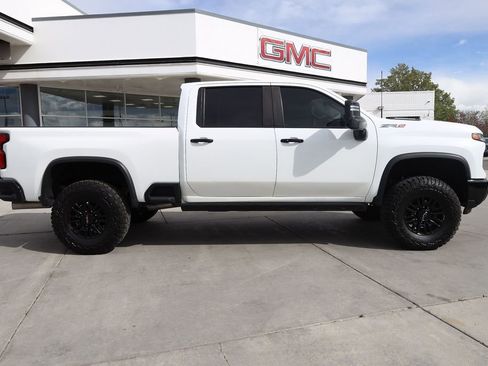 Used 2024 Chevrolet Silverado 2500 ZR2 w/ Technology Package AWD/4WD image 7
