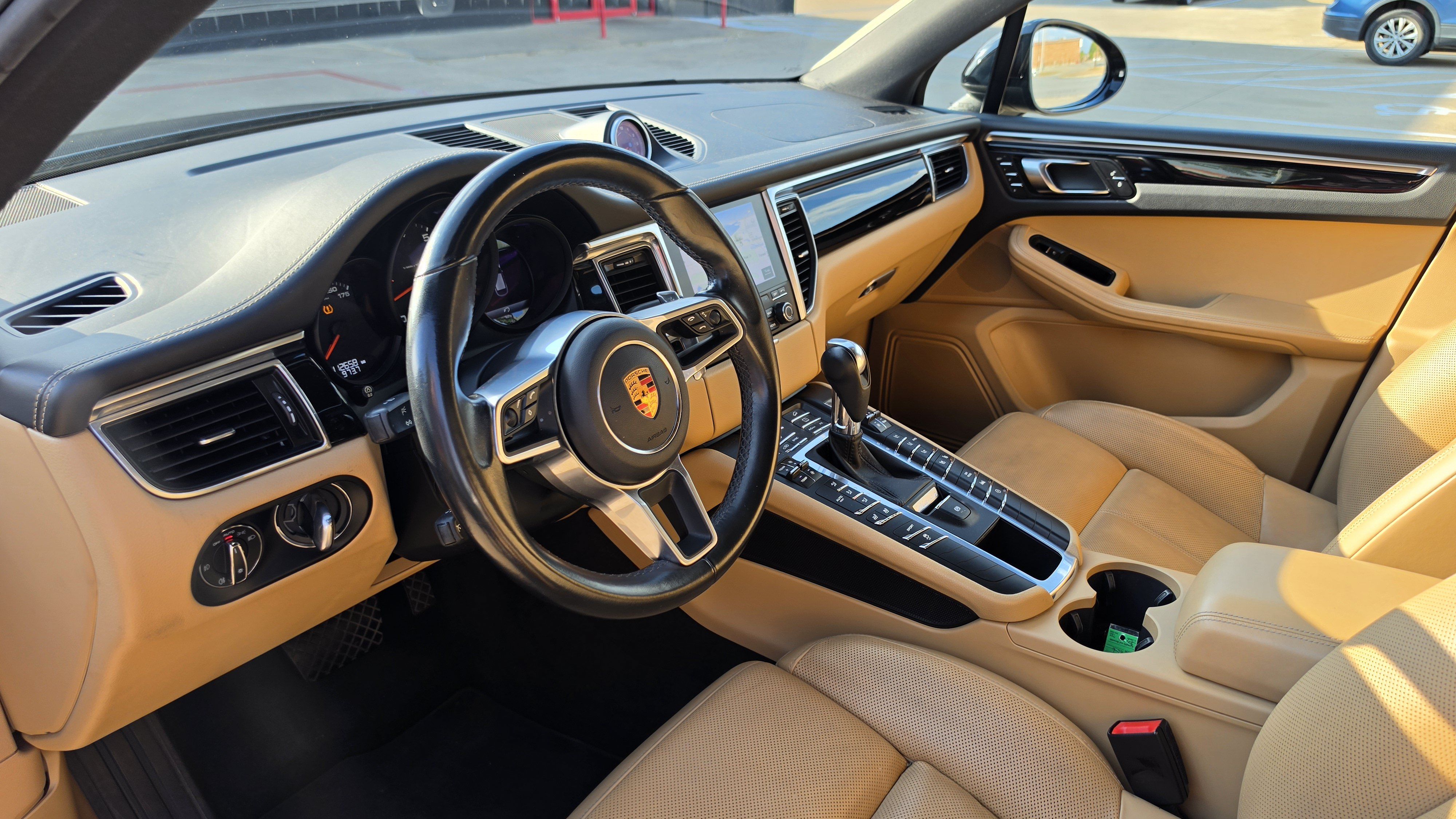 Used 2018 Porsche Macan AWD/4WD image 26
