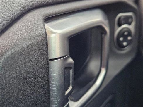 Used 2019 Jeep Wrangler Unlimited Sahara image 18