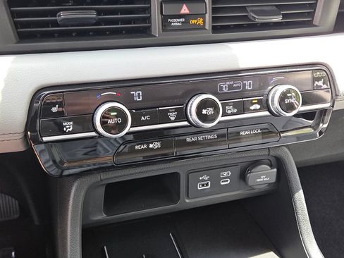 Used 2025 Honda Pilot Touring image 27