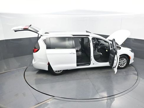 Used 2025 Chrysler Voyager LX FWD image 72