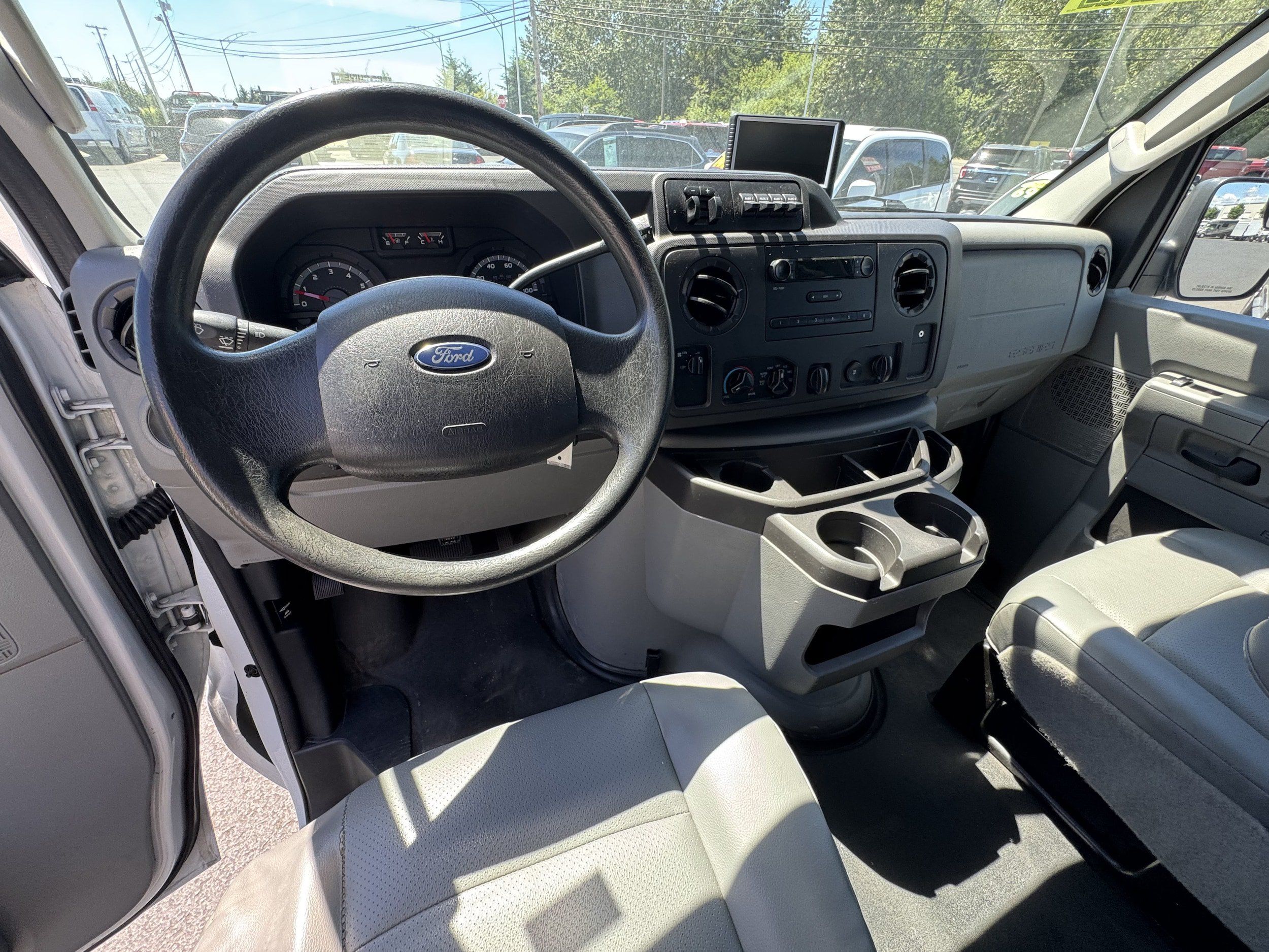 Used 2013 Ford E-350 and Econoline 350 Super Duty w/ PWR Group RWD image 10