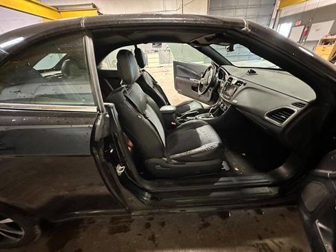 Used 2011 Chrysler 200 S FWD image 25