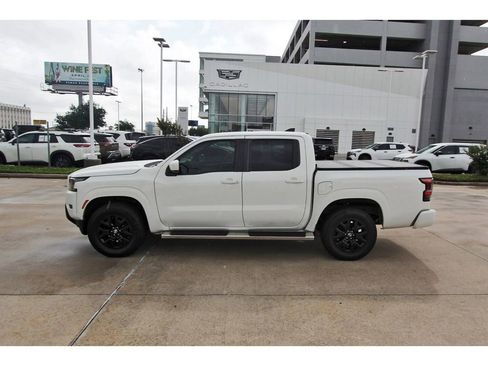 Used 2022 Nissan Frontier SV image 3