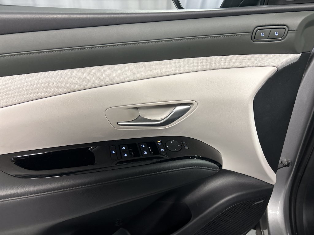 Used 2025 Hyundai Tucson Limited AWD/4WD image 12