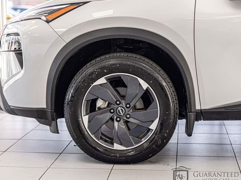 Used 2024 Nissan Rogue SV AWD/4WD image 7